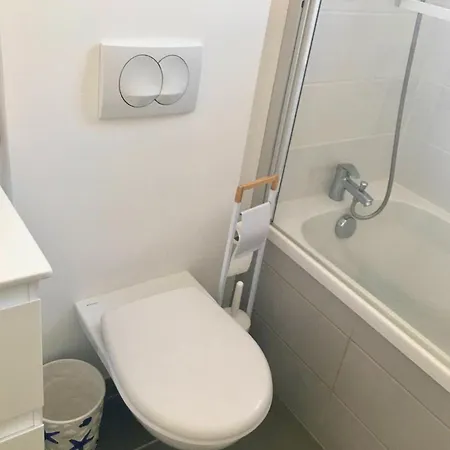 D'hotes Du Plantier Les Bains Bed & Breakfast 3*