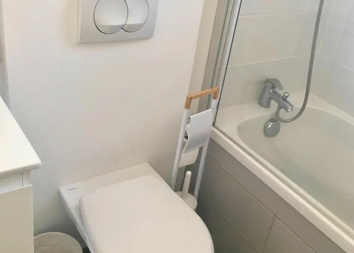 D'hotes Du Bassin Les Bains Bed & Breakfast 3*