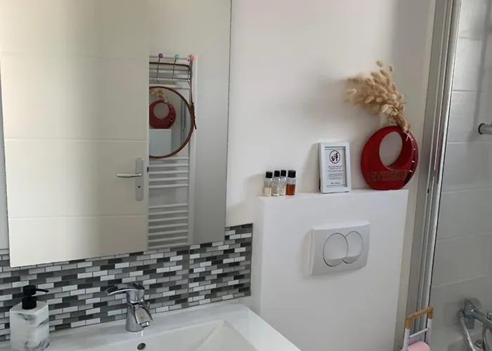 D'hotes Du Bassin Les Bains Bed & Breakfast 3*